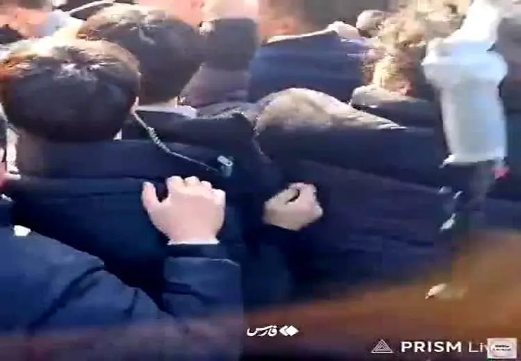 لحظه حمله با چاقو به رهبر مخالفان کره‌جنوبی 