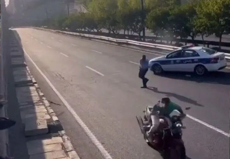  واکنش پلیس به ویدیوی پرتاب باتوم از سوی مامور راهور