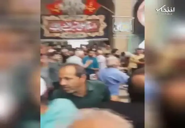 تصاویری از درگیری گروه فشار در محل سخنرانی ظریف 