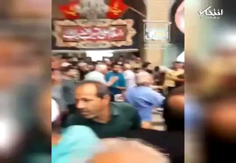 تصاویری از درگیری گروه فشار در محل سخنرانی ظریف 