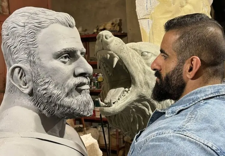 فیلم ساخت مجسمه هادی چوپان با صدای زوزه او!