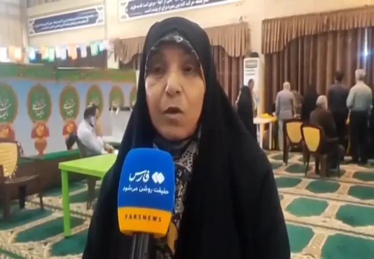 مادر مهدی طارمی پای صندوق رای/ فیلم
