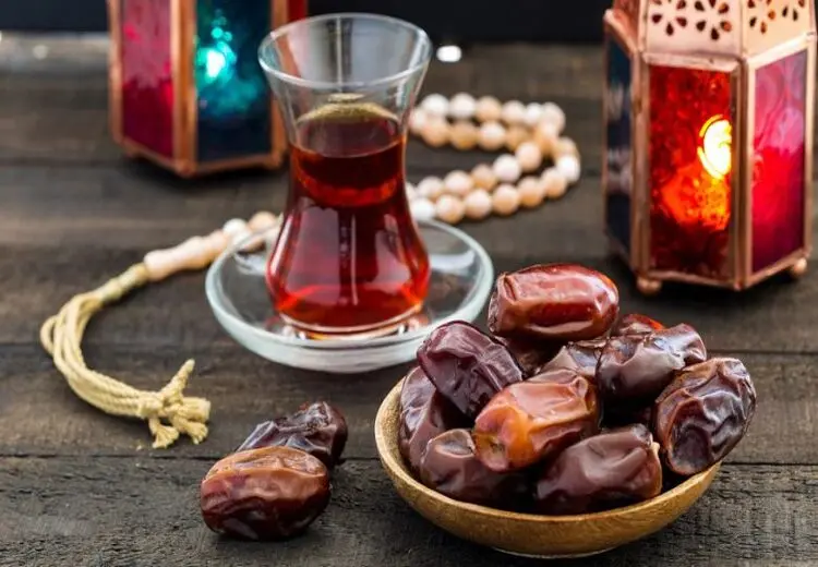فواید افطار با آب گرم برای سلامت بدن 