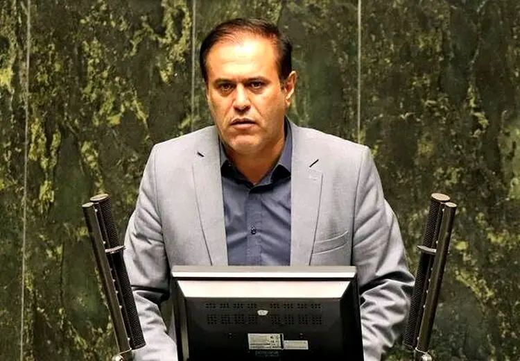 نماینده‌ مجلس: سال‌هاست که گوش‌ها و عقل‌تان بسته و دهان‌هایتان باز است