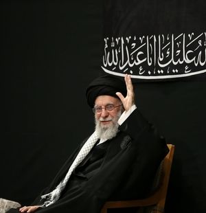 گزارش تصویری برگزاری مراسم شب عاشورا با حضور رهبر انقلاب 
