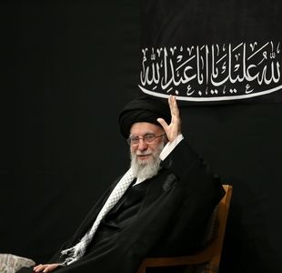 گزارش تصویری برگزاری مراسم شب عاشورا با حضور رهبر انقلاب 