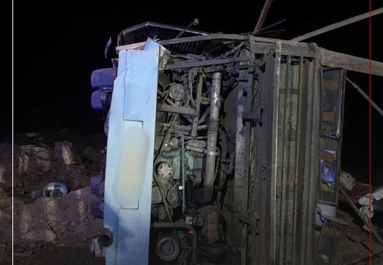 12 مصدوم و کشته نتیجه واژگونی اتوبوس در زاهدان + عکس