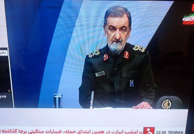 محسن رضایی با لباس نظامی به شبکه خبر آمد