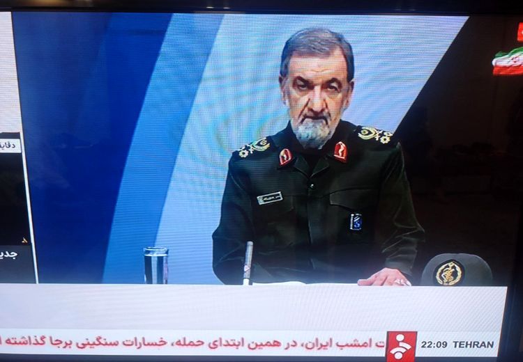 محسن رضایی با لباس نظامی به شبکه خبر آمد