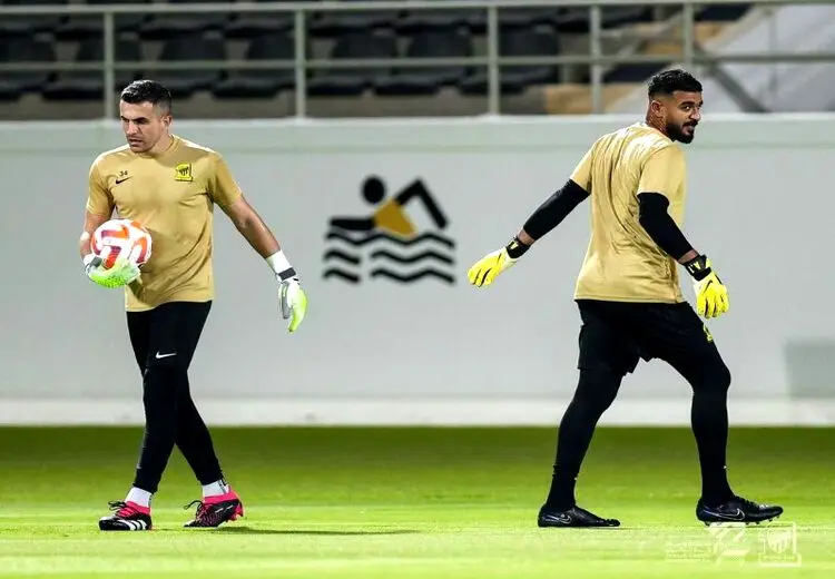دروازه‌بان محبوب الهلال، پیراهن رقیب را پوشید / عکس