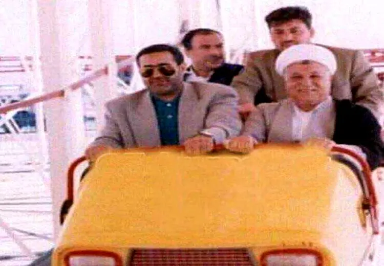 هاشمی رفسنجانی سوار بر ترن هوایی