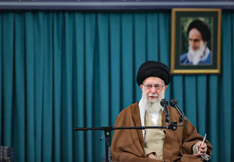 رهبر انقلاب: بمباران‌های صهیونیست‌ها ممکن است اسرای خودشان را هم نابود کند