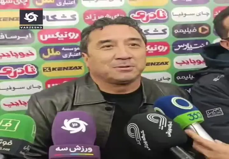 تکرار حرفهای منشوری مقابل دوربین توسط خداداد عزیزی !