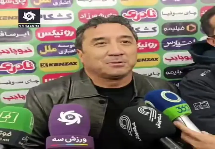 تکرار حرفهای منشوری مقابل دوربین توسط خداداد عزیزی !