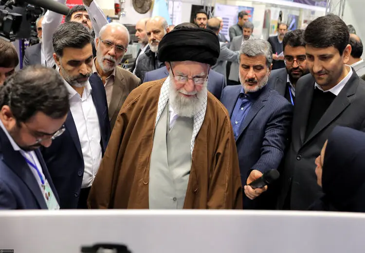 رهبر انقلاب: تنها راه پیشبُرد کشور استفاده از توانمندی‌های بخش خصوصی است