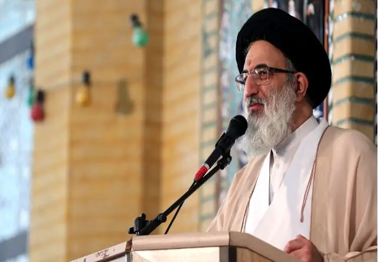 امام جمعه کرج: این واداده‌ها که تا فرصتی پیدا می‌کنند بلندگوی غربی‌ها می‌شوند چرا در برابر رفتار پلیس آمریکا که دانشجویان را کتک می‌زند سکوت کردند؟