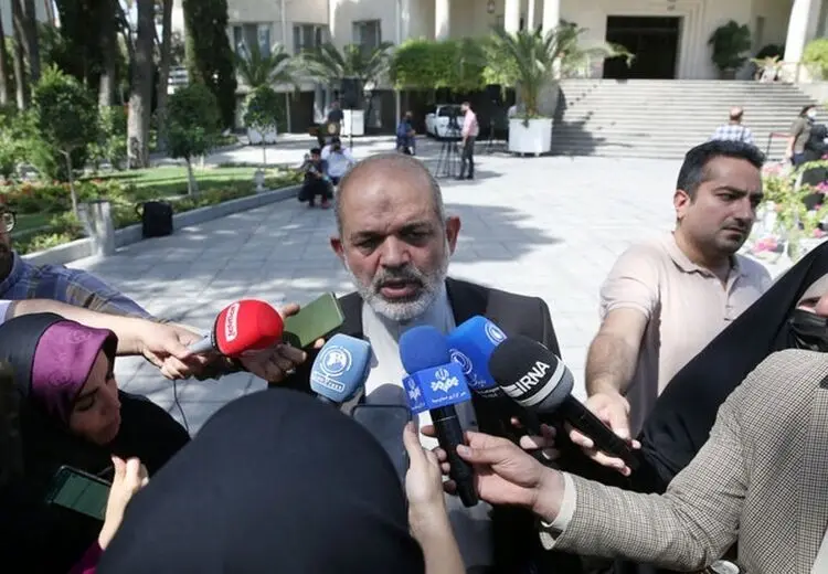 واکنش وزیر کشور به صف‌های طولانی در پمپ بنزین‌ها: اتفاق مهمی نبود!