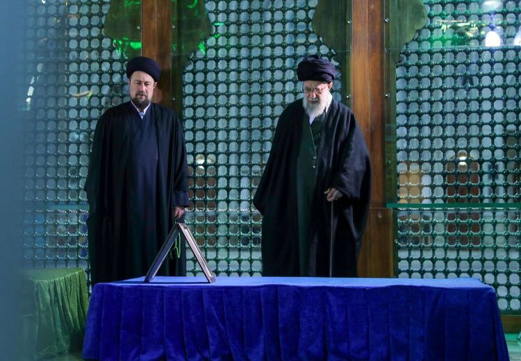 حضور رهبر انقلاب در مرقد امام خمینی (ره) و گلزار شهدا + تصاویر