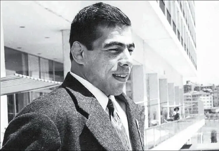 برگزاری سالگرد درگذشت تختی بر سر مزارش در سال 58 بعد از سالها ممنوعیت ساواک + عکس و سند