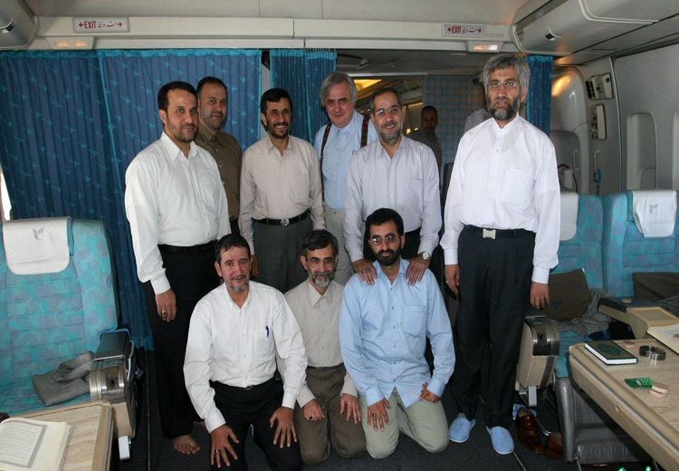 تصویری دیده نشده از احمدی‌نژاد ، سعید جلیلی و غلامحسین الهام موقع بازگشت از آمریکا