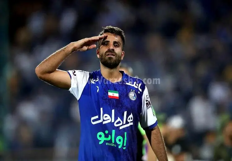 تمدید قرارداد گلزن دربی با استقلال