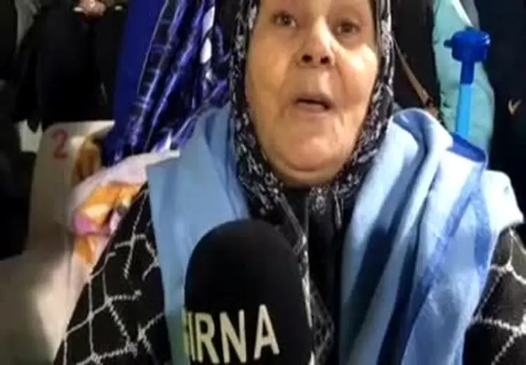 هوادار زن ۷۷ ساله در ورزشگاه آزادی چه گفت؟/ فیلم