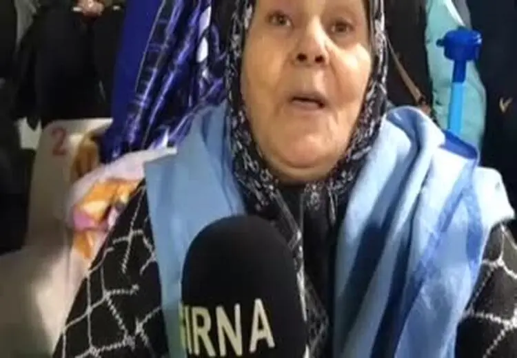 هوادار زن ۷۷ ساله در ورزشگاه آزادی چه گفت؟/ فیلم