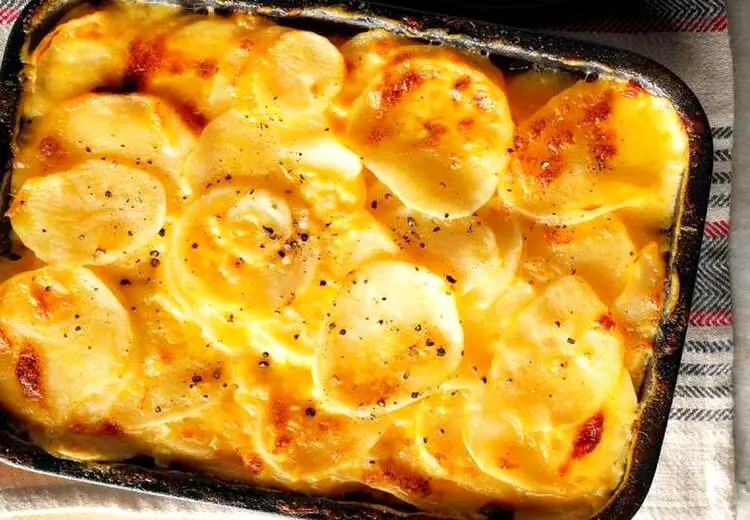 طرز تهیه یک غذای فوری و لذیذ با دو عدد سیب زمینی
