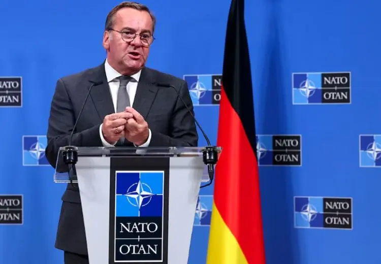 وزیر دفاع آلمان: تهدیدات آمریکا به ناتو آسیب می‌رساند
