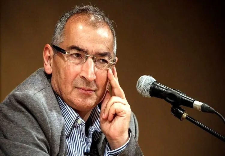 صادق زیبا کلام به زندان رفت