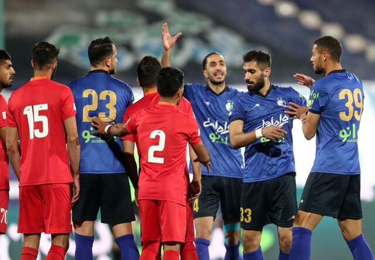 آشوبی: استقلال و پرسپولیس برای قهرمانی شانس برابر دارند