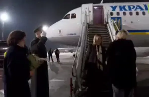 تصاویری از همسر زلنسکی در فرودگاه