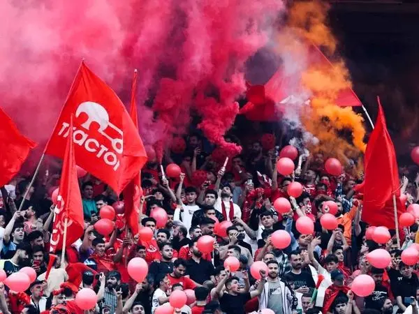 شادی هواداران تراکتور در خیابان‌ها !