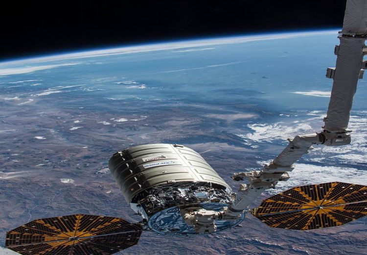 تصویر فوق العاده زیبای یک فضاپیما از زمین