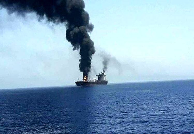 حمله پهپادی و موشکی یمنی ها به دو کشتی در دریای سرخ