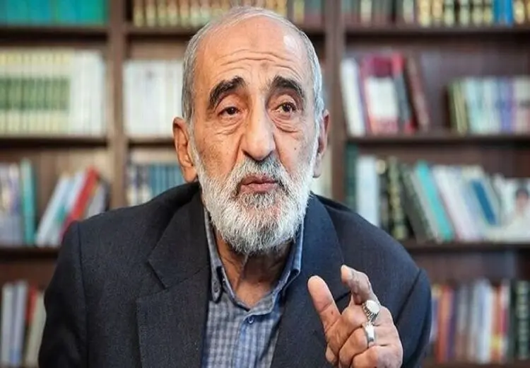 اعتراض تند روزنامه نزدیک به سپاه به مدیرمسئول کیهان: القای دوقطبی «رهبری و دفتر رهبری» خطرناک است/ مگر می شود خودسری در دفتر آقا تا این حد برسد؟
