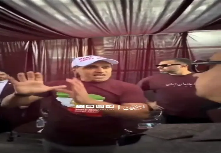 برش خبرساز از علی کریمی در تجمع لس‌آنجلس