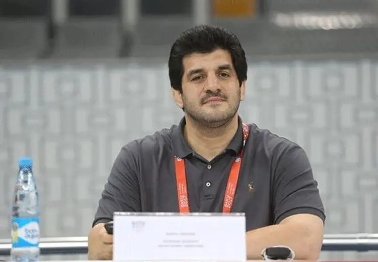محمد مایلی کهن پشت رسول خادم در آمد/ او چه نیازی به ریا دارد؟