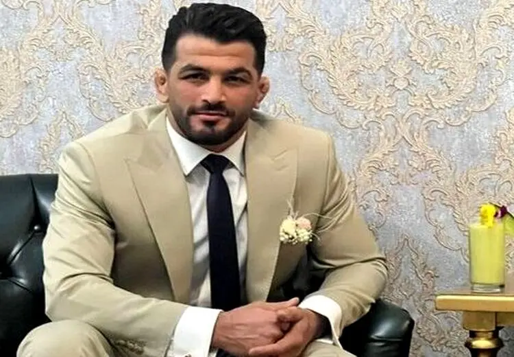پست عاشقانه حسن یزدانی با استایل دامادی 