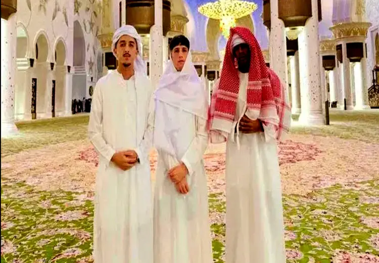 احساس آرامش ستاره جوان بارسا پس از بازدید از مسجد