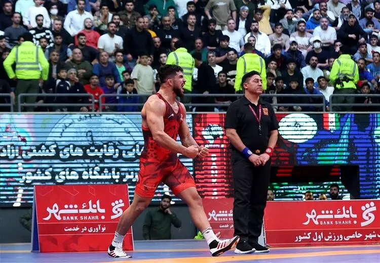پایان فینالی جنجالی و نفس‌گیر؛ بانک شهر قهرمان لیگ برتر کشتی آزاد ایران شد