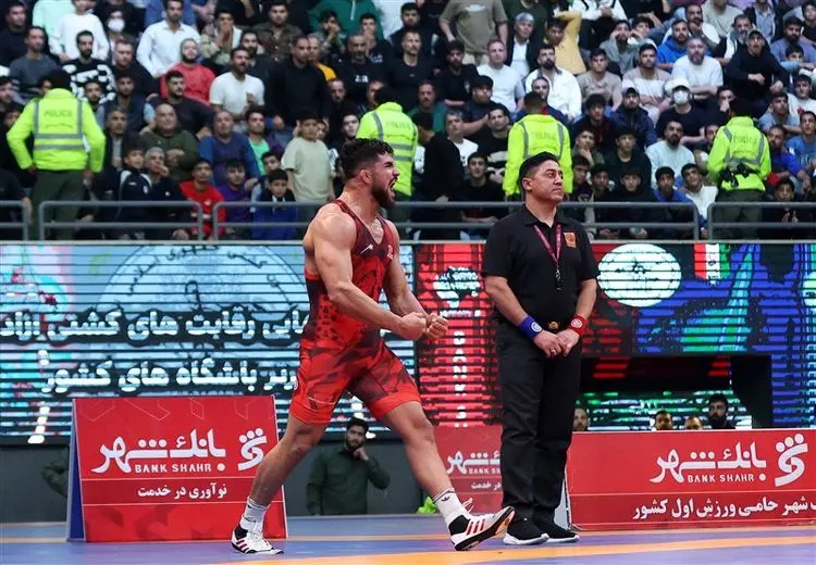 پایان فینالی جنجالی و نفس‌گیر؛ بانک شهر قهرمان لیگ برتر کشتی آزاد ایران شد