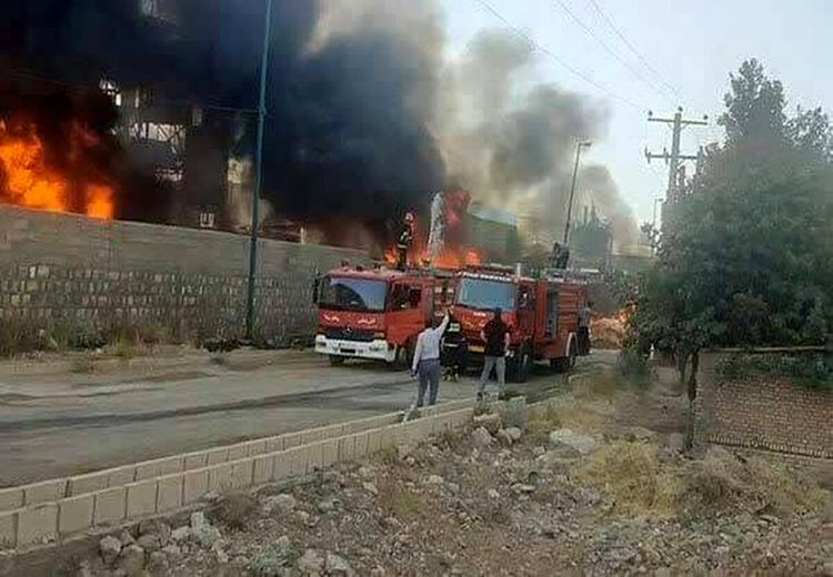 آتش‌سوزی بزرگ در "پترو پالایش گهر" دورود/ نگرانی از گسترش حریق به مخازن بنزین و انفجار