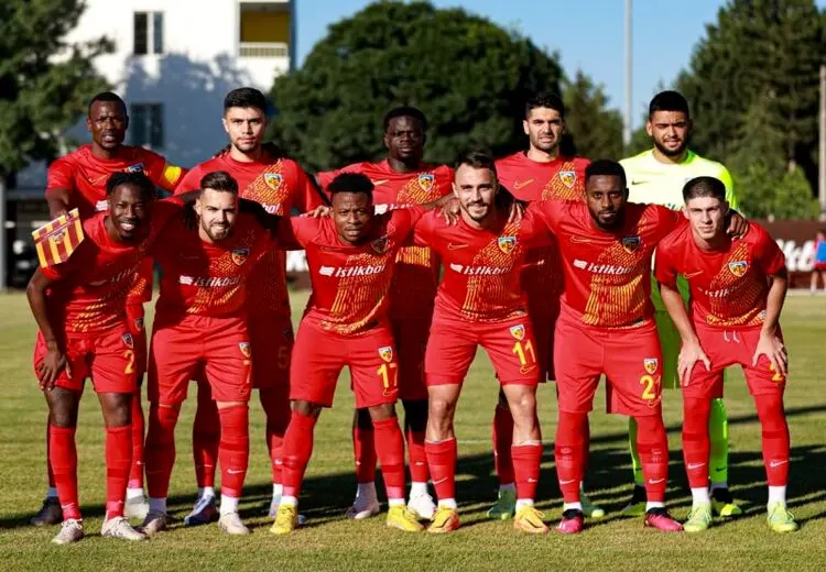 حضور علی کریمی در اولین برد کایسری/ عکس