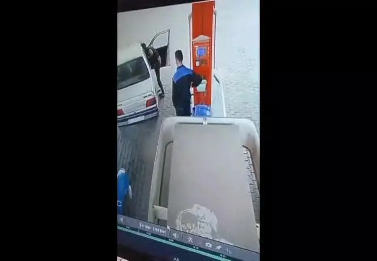 واکنش متفاوت متصدی جایگاه سوخت به راننده پژویی که پول بنزین نداد و فرار کرد!