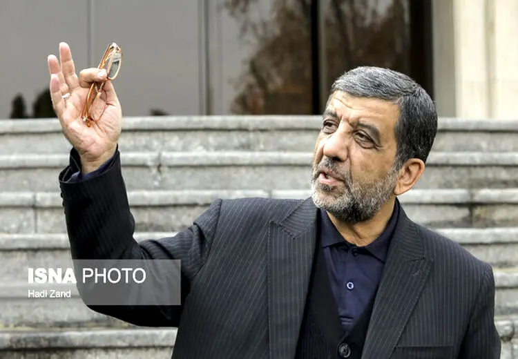 تاکید دوباره ضرغامی به استفاده از سیم کارت‌ بدون فیلتر برای توریستها/ حذف دومین منبع درآمد گردشگری ایران بخاطر تنش با آذربایجان