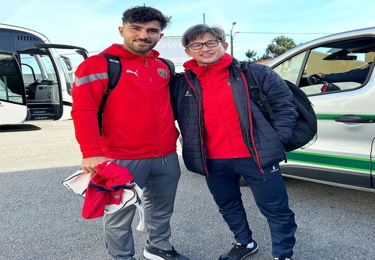 عکس یادگاری عابدزاده با پیرترین فوتبالیست جهان