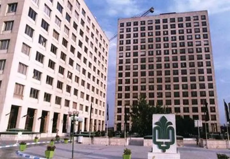 بنیادی که ساختمانهایش هر روز بیشتر و شیک تر می شود بنیاد مستضعفان نیست، بنیاد مستکبران است