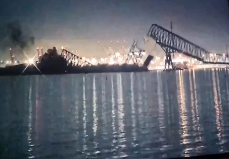 فرو ریختن یک پل در اثر برخورد کشتی/ فیلم