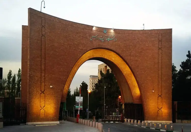 یک استاد دیگر اخراج شد/ عکس